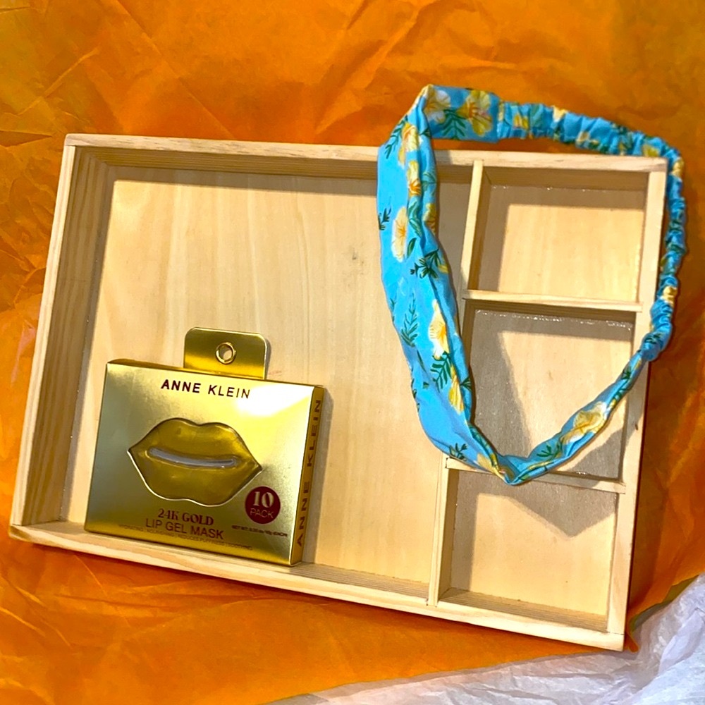 👛 NEW! ANNE KLEIN 24K GOLD LIP GEL MASK & UNBRANDED NEW! FLORAL HEADBAND 👛